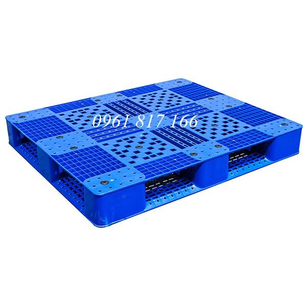 Pallet nhựa 402